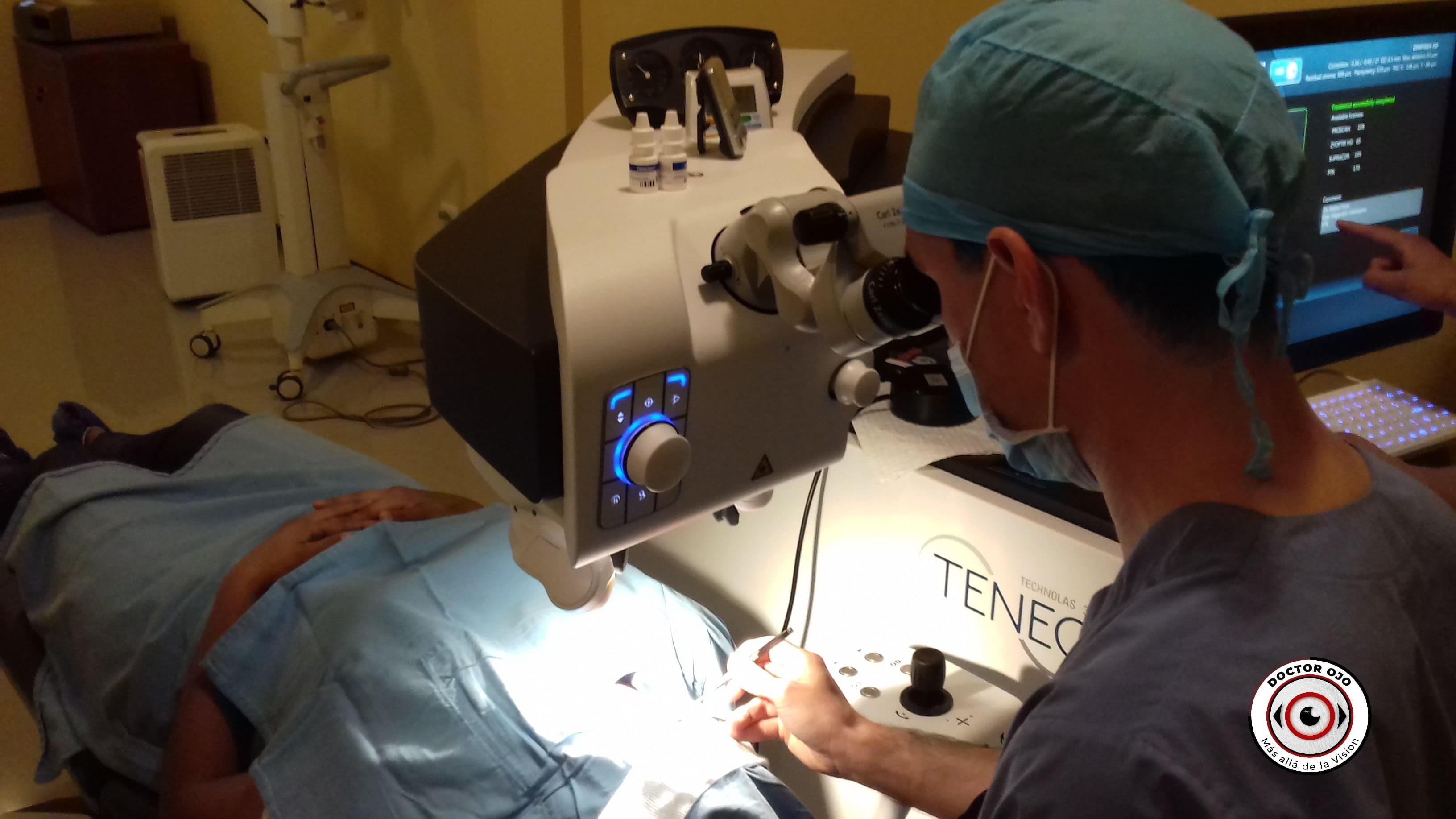 Imagen de una cirugía de  astigmatismo 