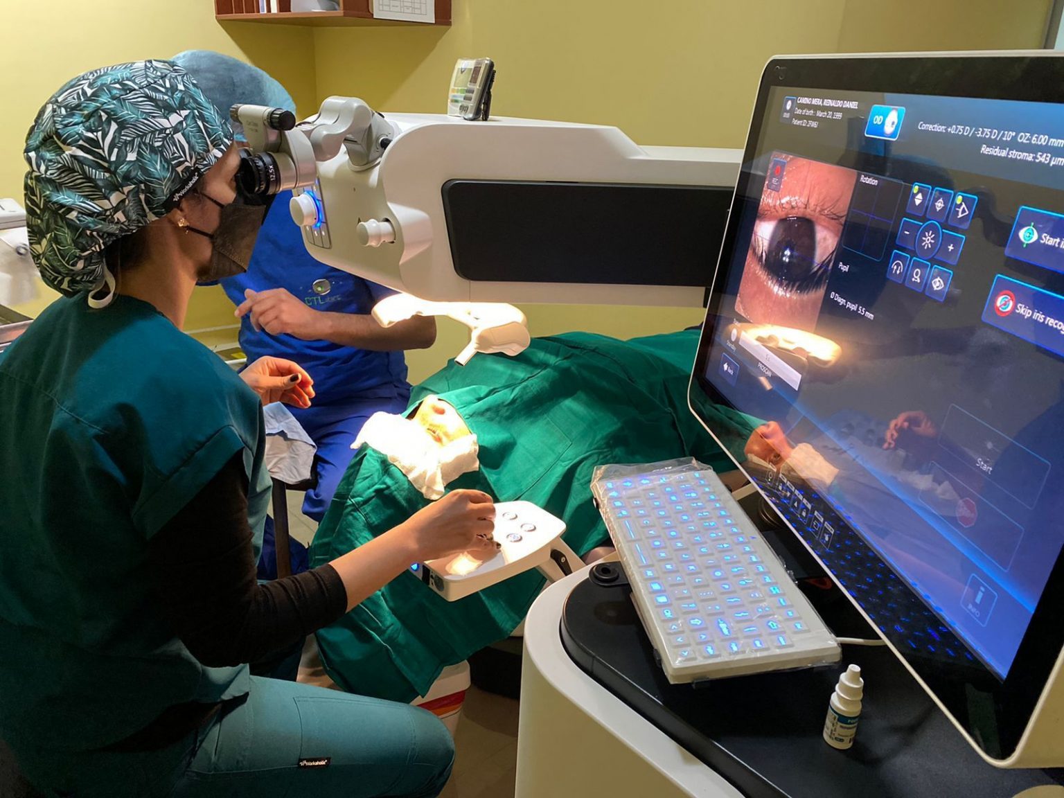 Cirugía Refractiva con Excimer Láser